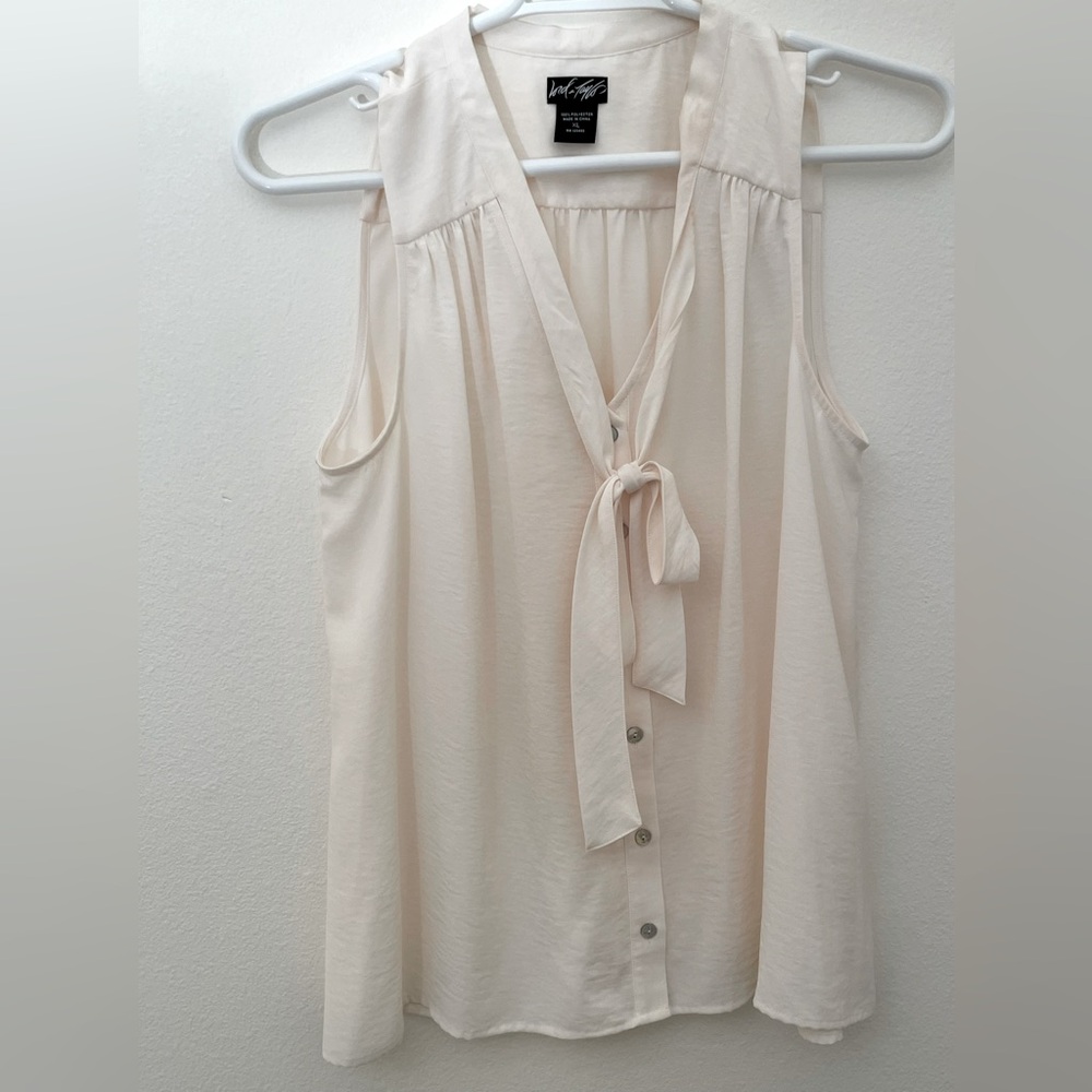 NWOT Gorgeous Lord &Taylor Sleeveless Blouse Cream Size XL